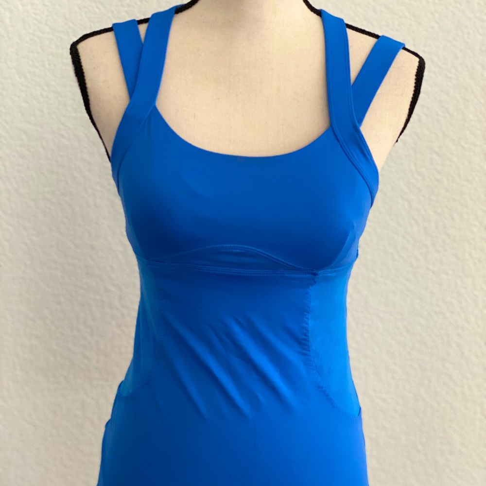 Lululemon Sport Bra Tank Top cross back blue sz. 4